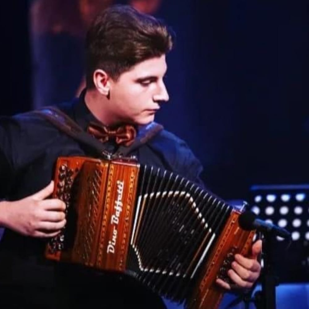 EROS CURCIO, giovane promessa dell'organetto